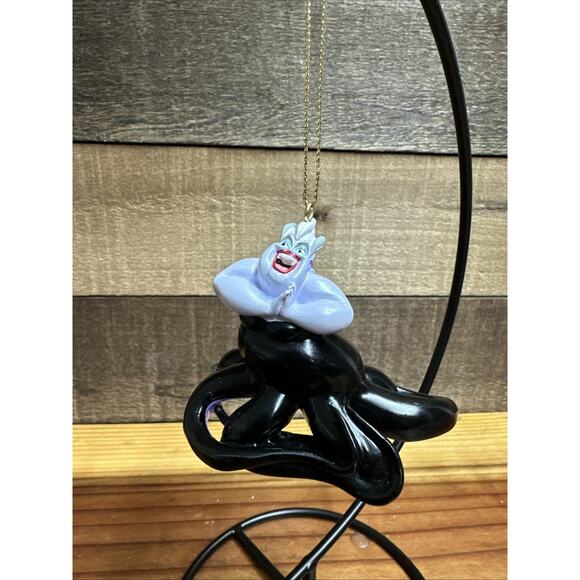 Disney Villains Storybook Christmas Ornament Ursula Little Mermaid - Picture 1 of 3